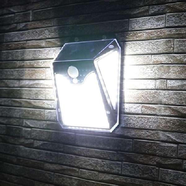 モーションセンサー付照明ナイトスター121灯 ※