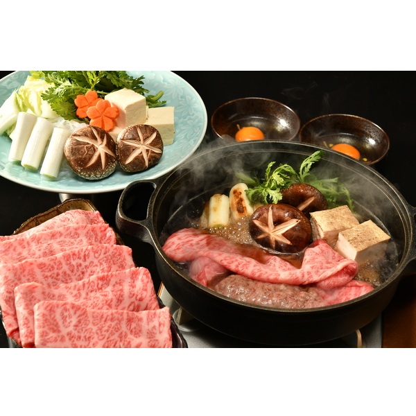 松阪牛すき焼き用（肩ロース・モモ）３００ｇ